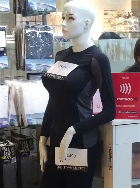 mannequin busty